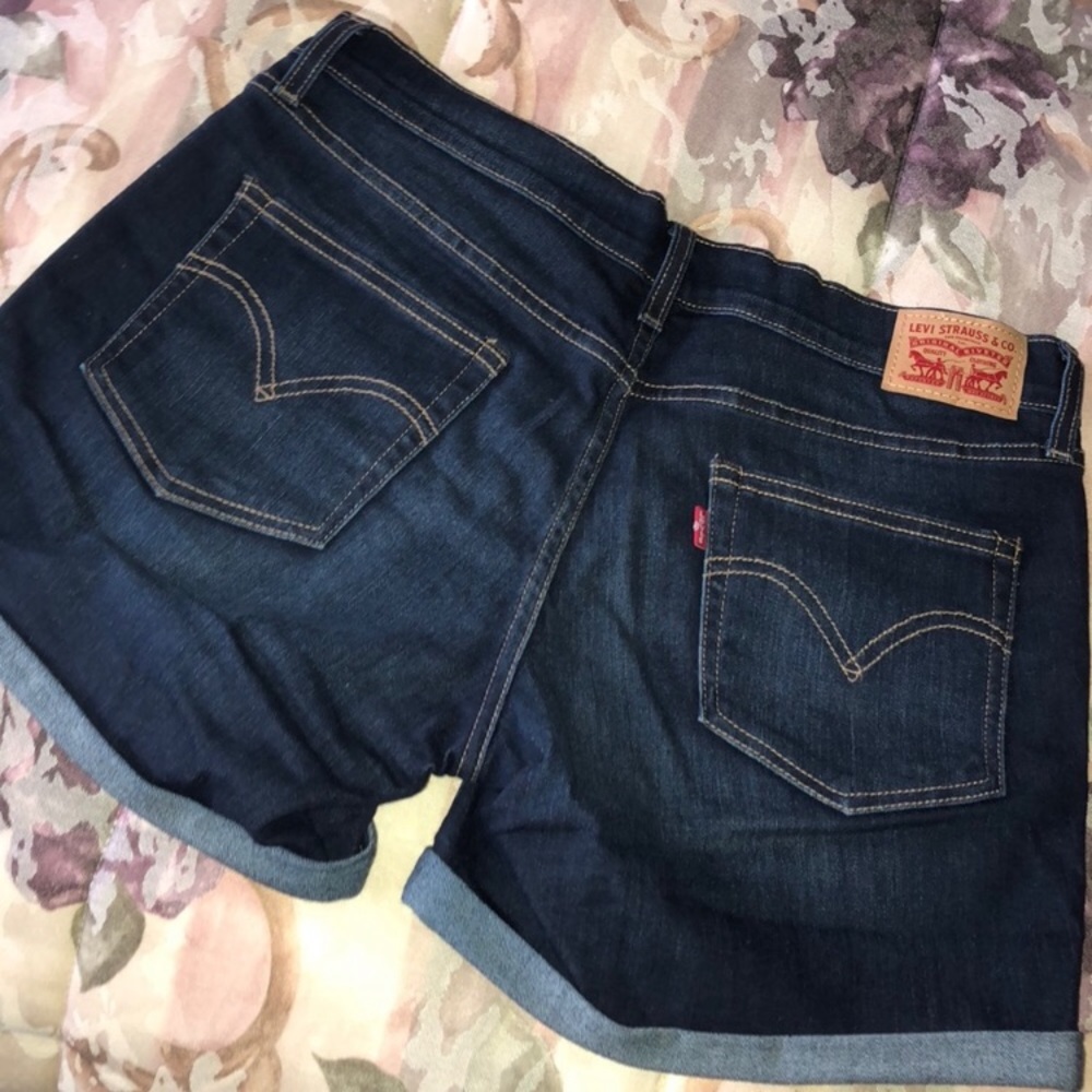 Women’s Levi Shorts -Size 29
